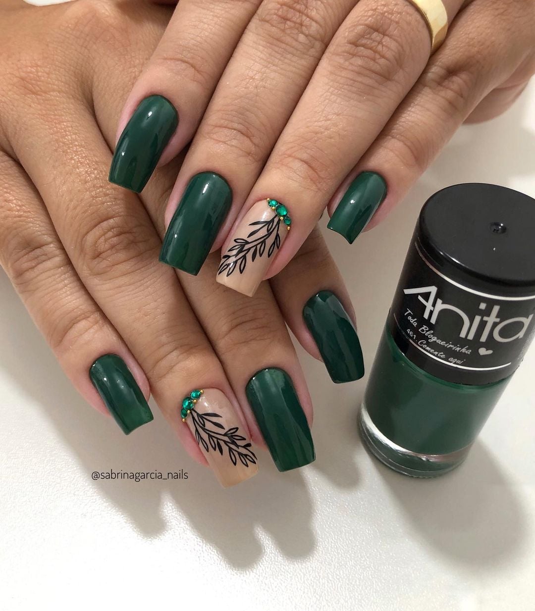Unhas Curtas Verde Militar: Ideias com Glitter para Todos os Estilos