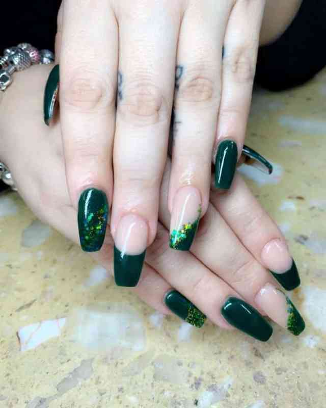 5 Ideias de Unhas Verde Militar com Preto para Arrasar
Como Usar Verde Militar nas Unhas: Guia Completo
Unhas Minimalistas Verde Militar: Menos é Mais
Unhas Decoradas Verde Militar: Estilos Criativos
Tendências de Unhas: A Combinação Perfeita de Verde Militar e Preto