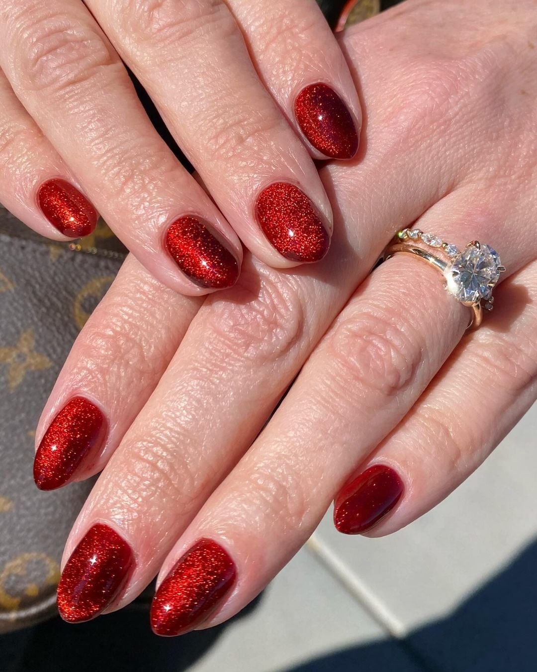 unha vermelha com brilho fosco