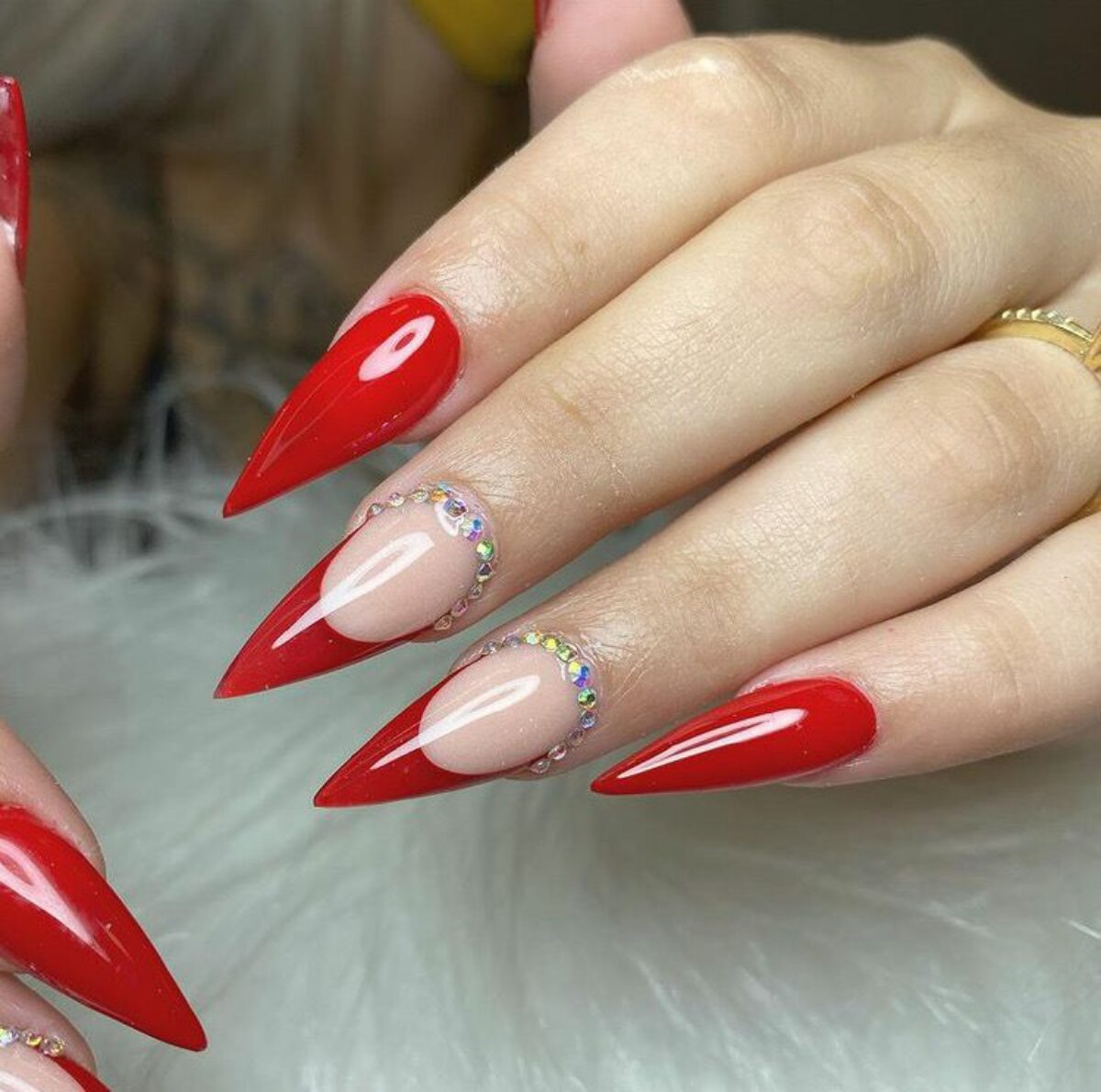 O Segredo da Durabilidade: Unhas Encapsuladas em Vermelho
