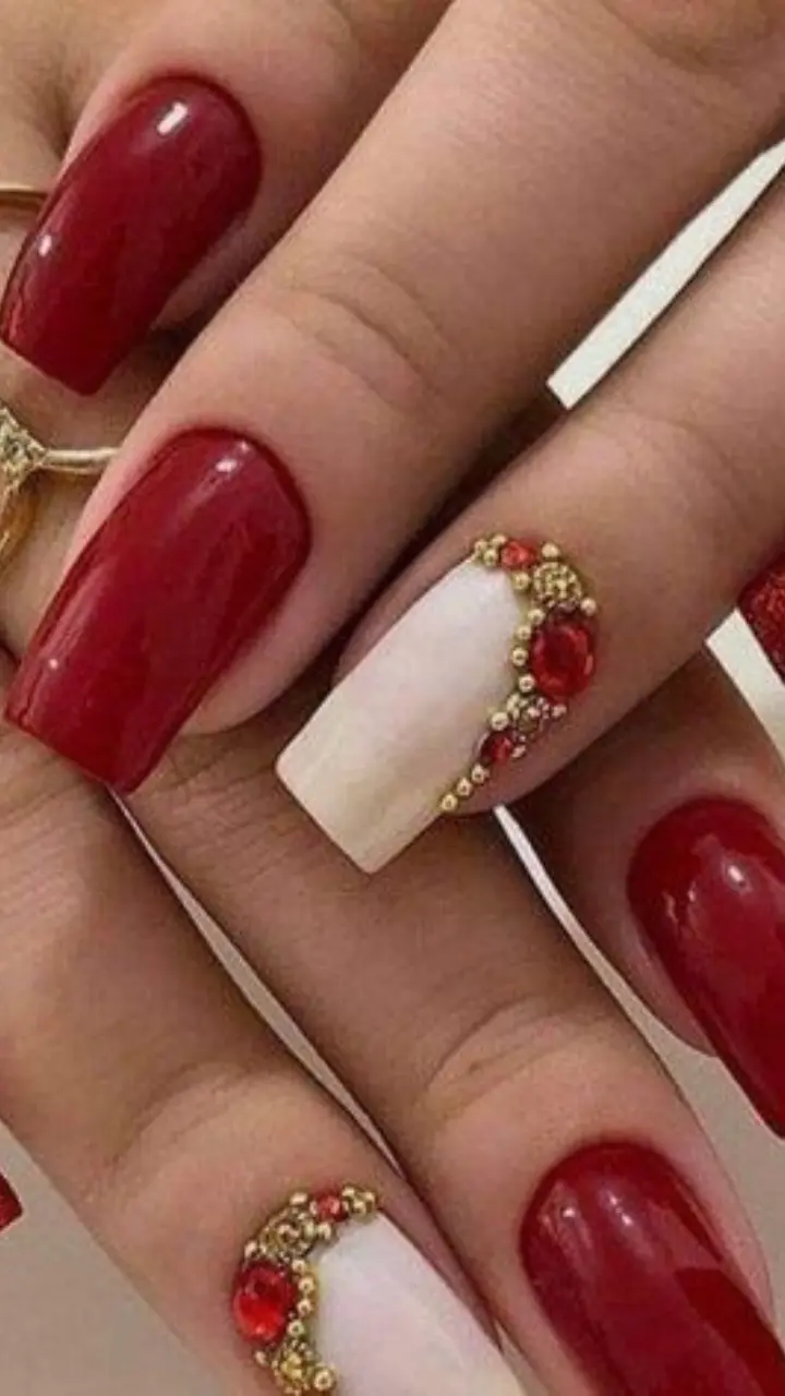 erros comuns ao fazer unhas vermelhas e brancas