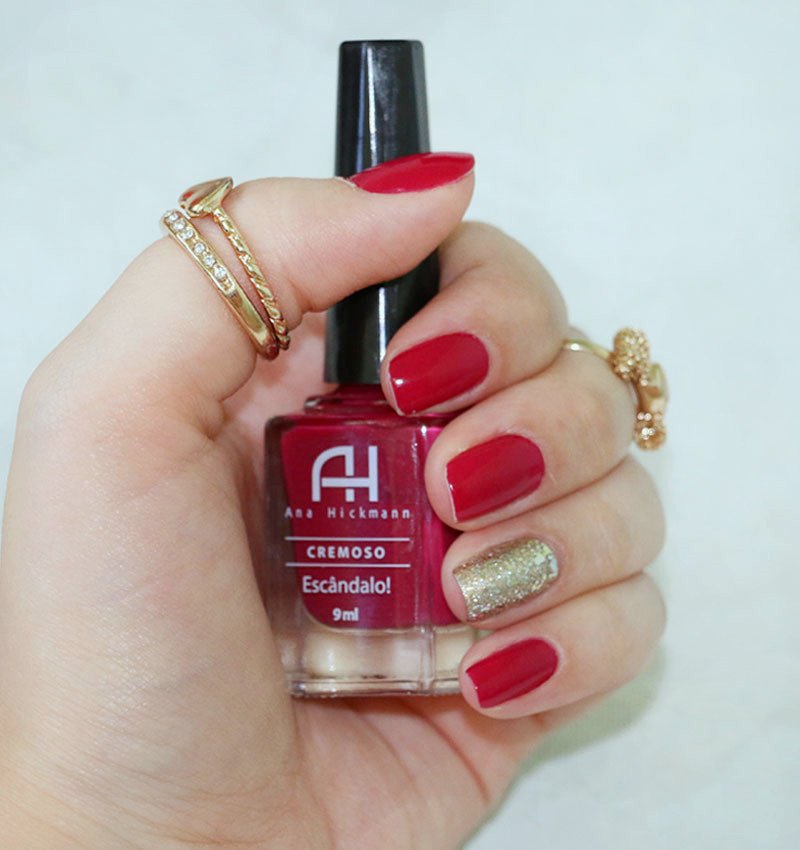 Unhas vermelhas e douradas para Ano Novo