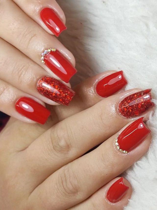 unha quadrada vermelha em gel