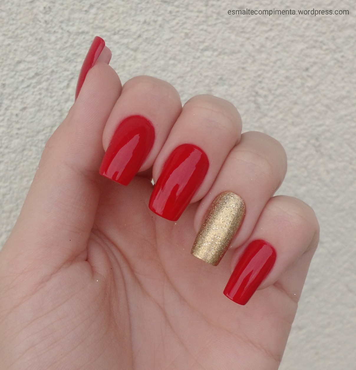 unha bordô com dourado