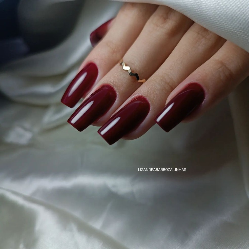 unha vinho com filha única