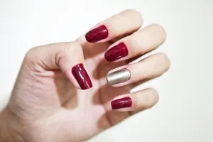 unha vinho com filha única