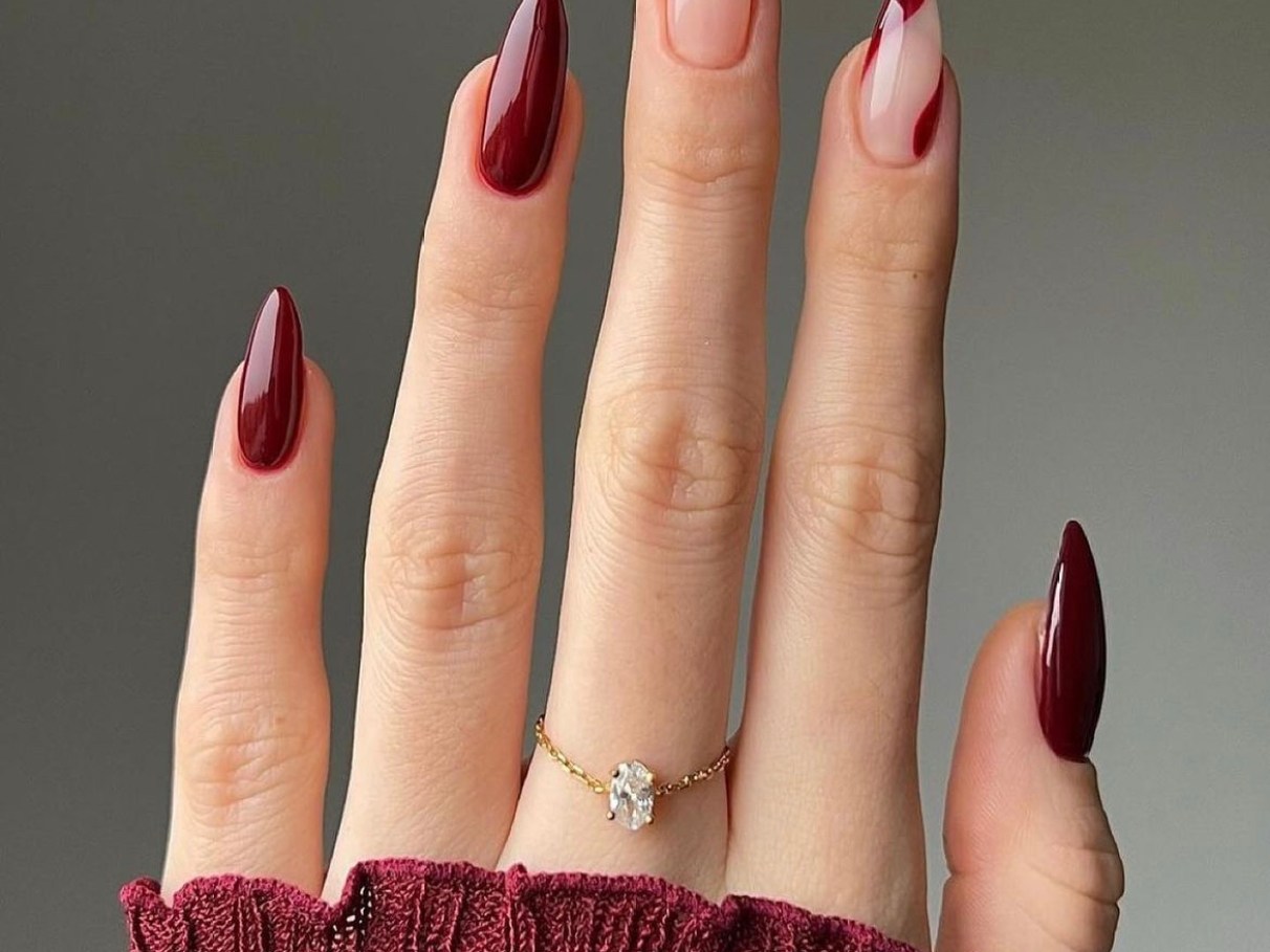 Tendências de Unhas Vinho com Francesinha para 2024/2025