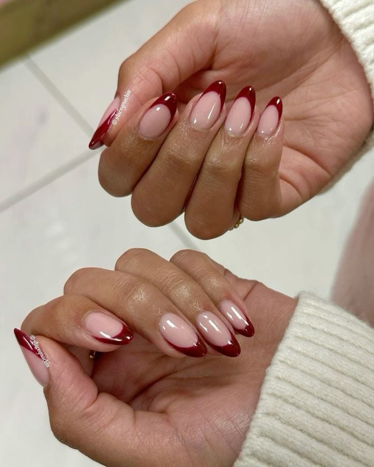 Unhas Inglesinha Vinho: Combinações de Nude e Vinho para um Look Moderno