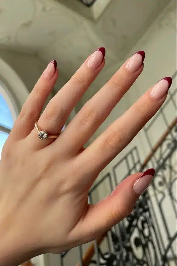 Inspirações de Nail Art: Francesinha Vinho com Detalhes Dourados