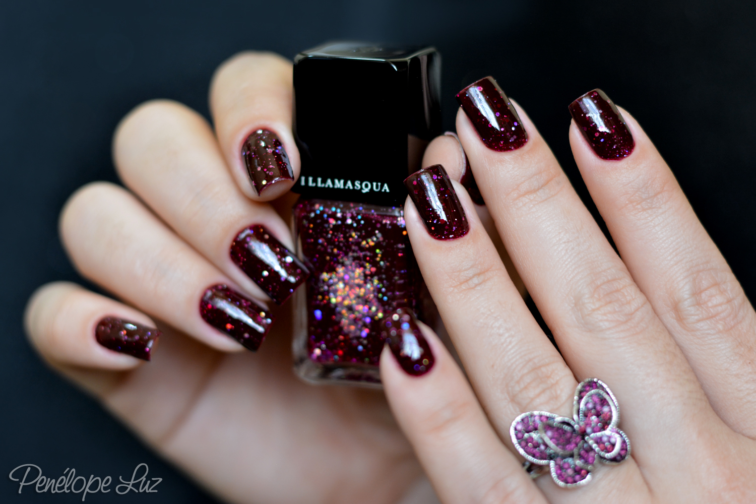 Os Melhores Esmaltes Vinho com Glitter para um Look Sofisticado