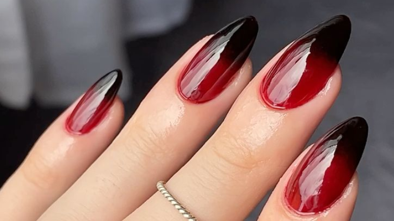 ideias de unhas vinho com preto decoradas