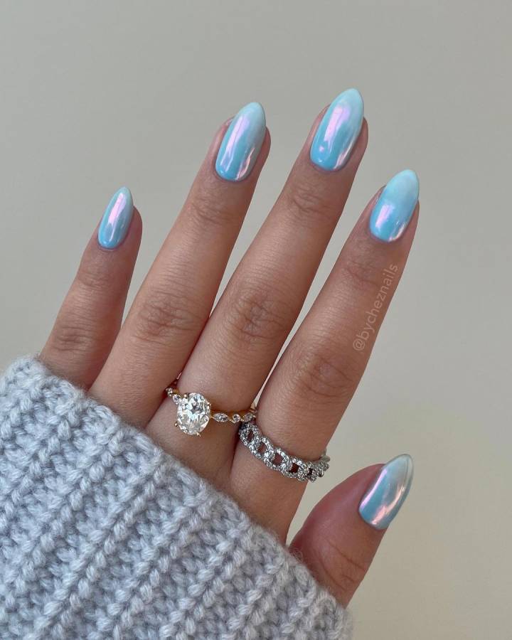 unhas decoradas azul claro amendoada