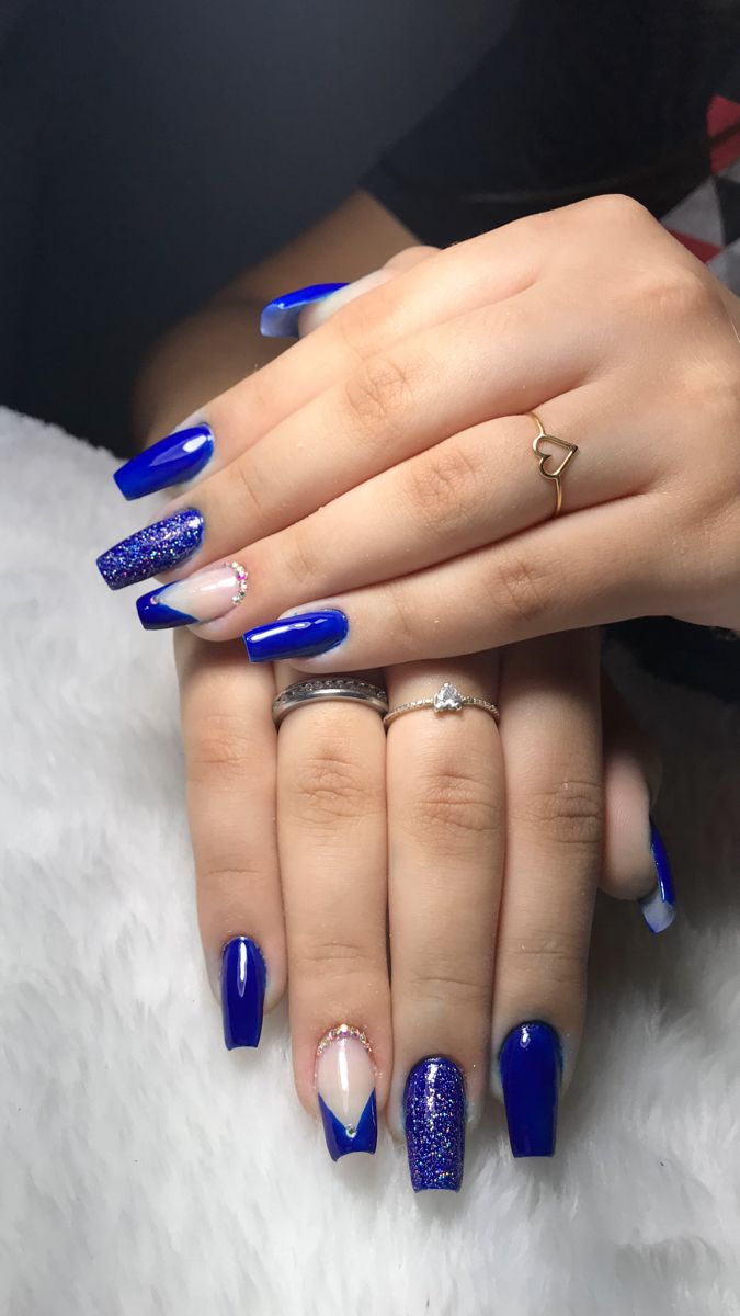 unha gel azul royal decorada