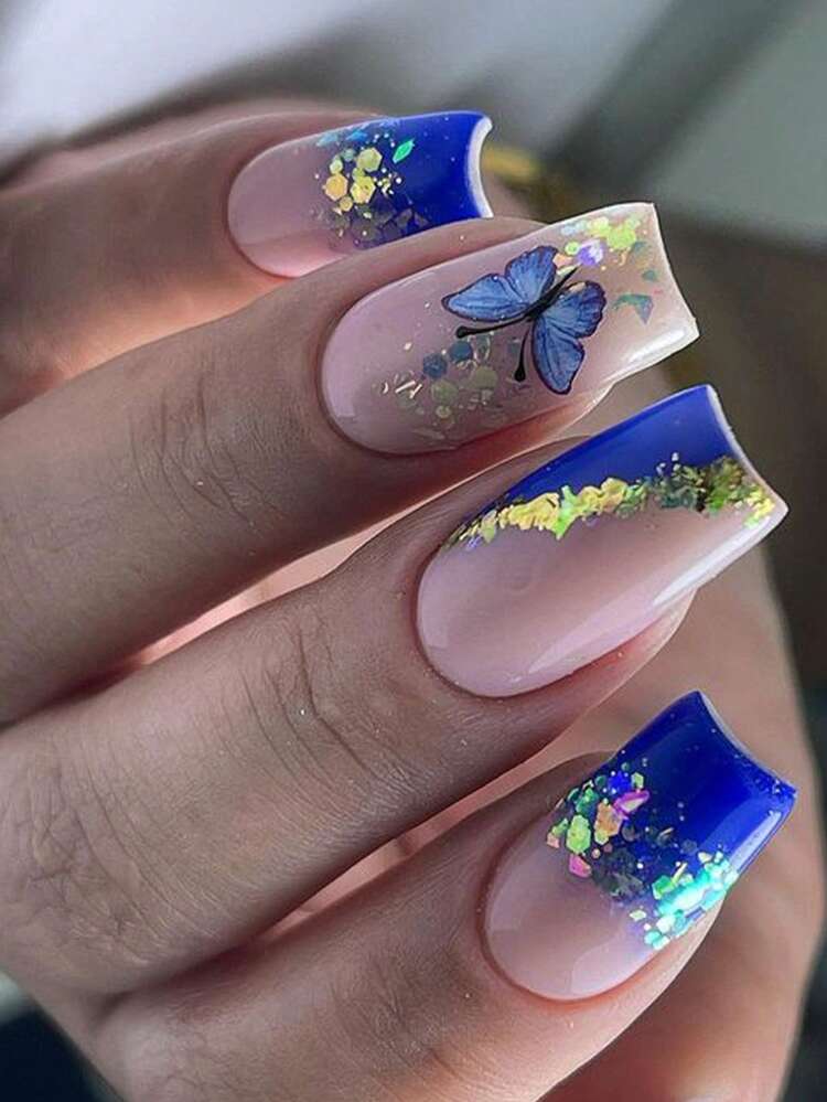 unhas azuis com borboletas em gel