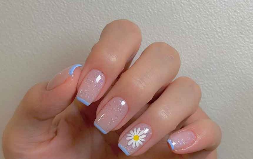 unhas em gel borboleta azul encapsulada