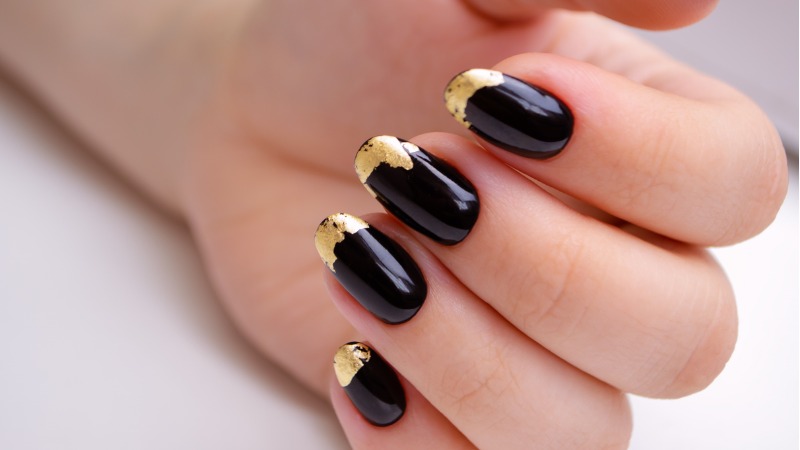 unha preta com glitter 3D