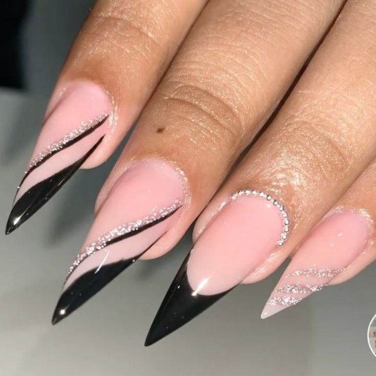 unha preta com glitter prata luxo