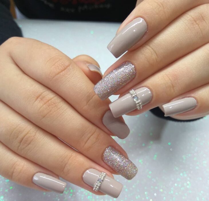 unha decorada nude simples