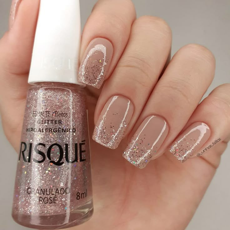 unha decorada nude com dourado