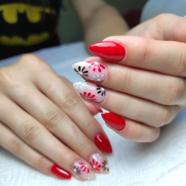 unha decorada vermelho e branco mármore