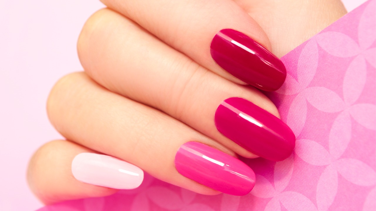 unhas rosa bebê decoradas
