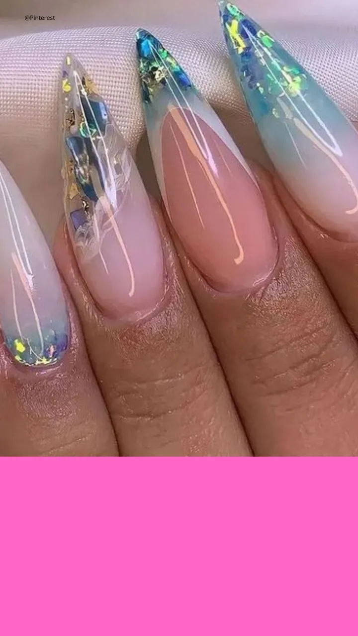 unha stiletto com glitter