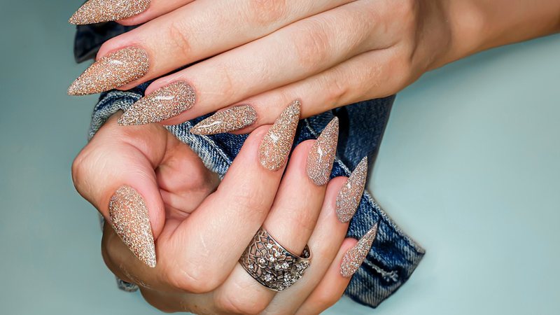 unhas encapsuladas
