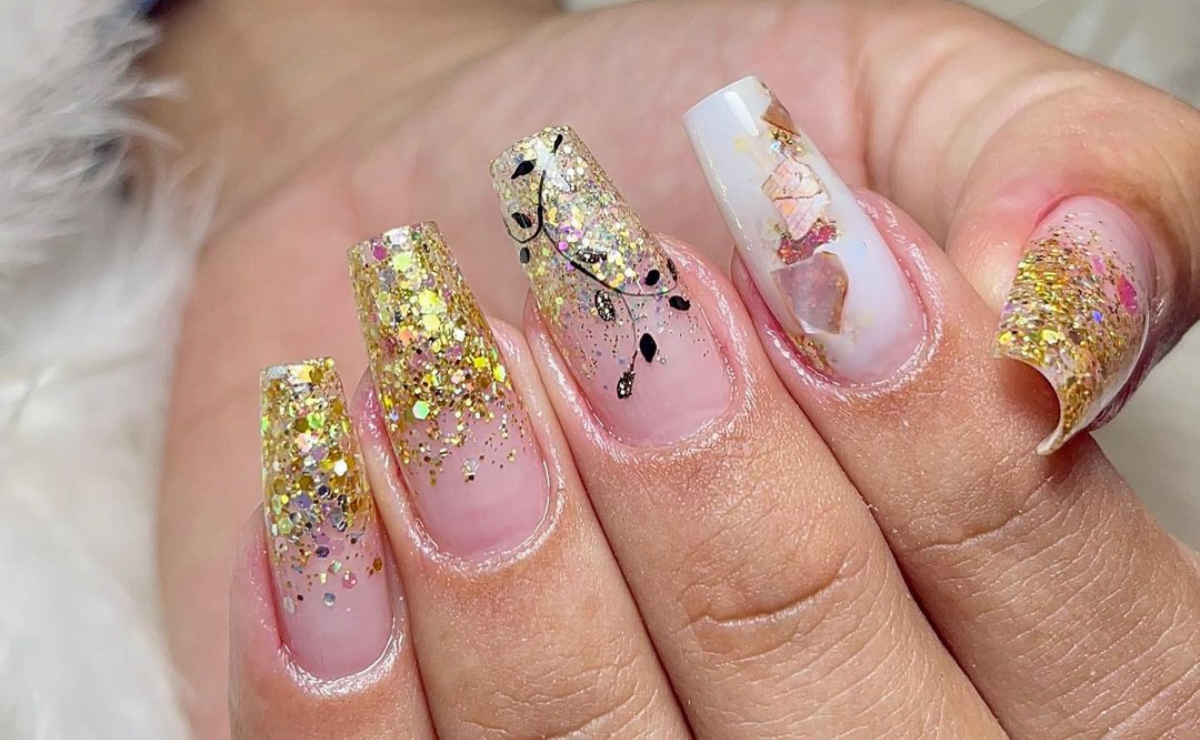 unhas de gel com glitter