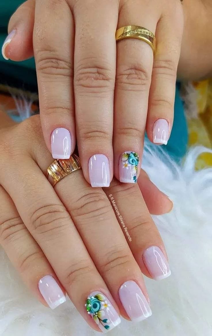 unhas decoradas com pedrarias mão