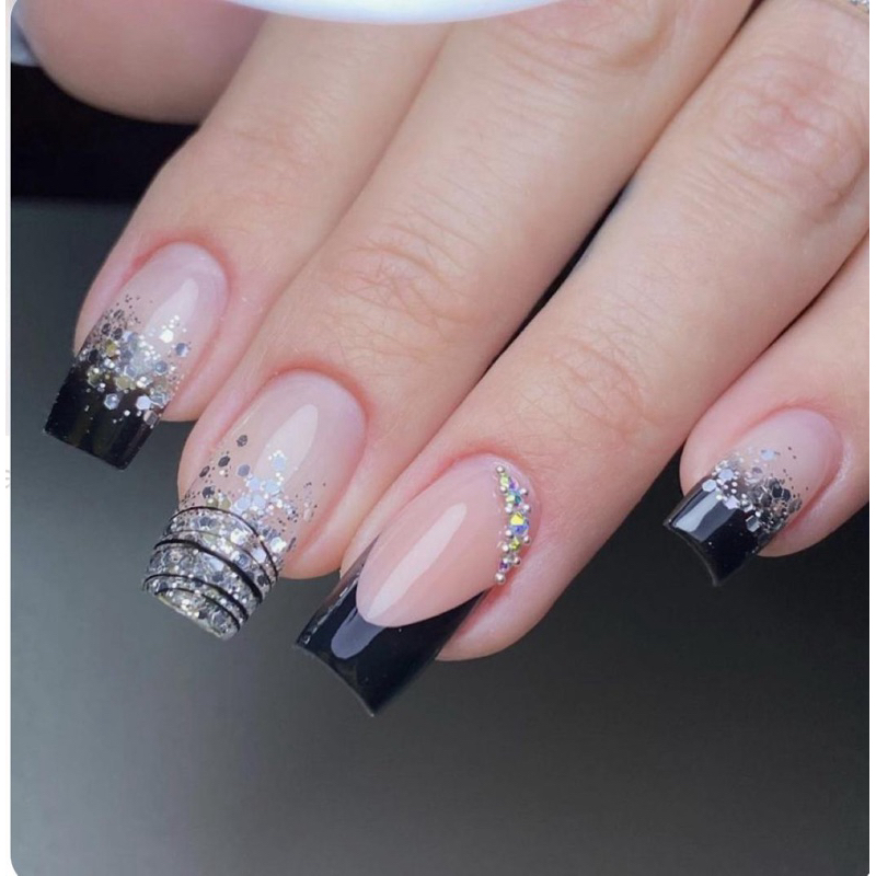 decoração de unhas pretas