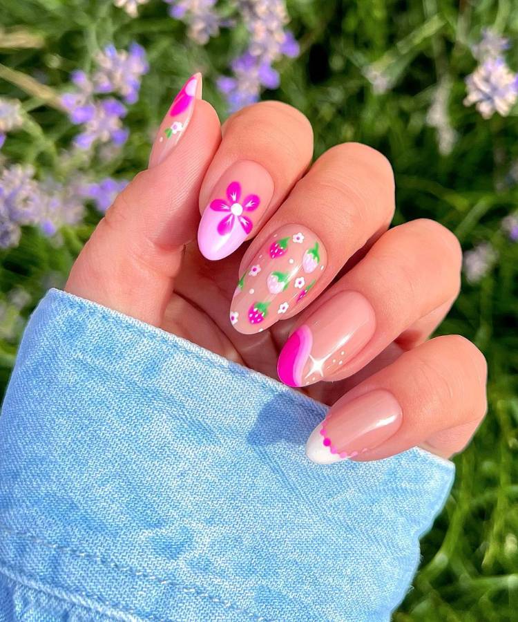 unha decorada rosa com flores