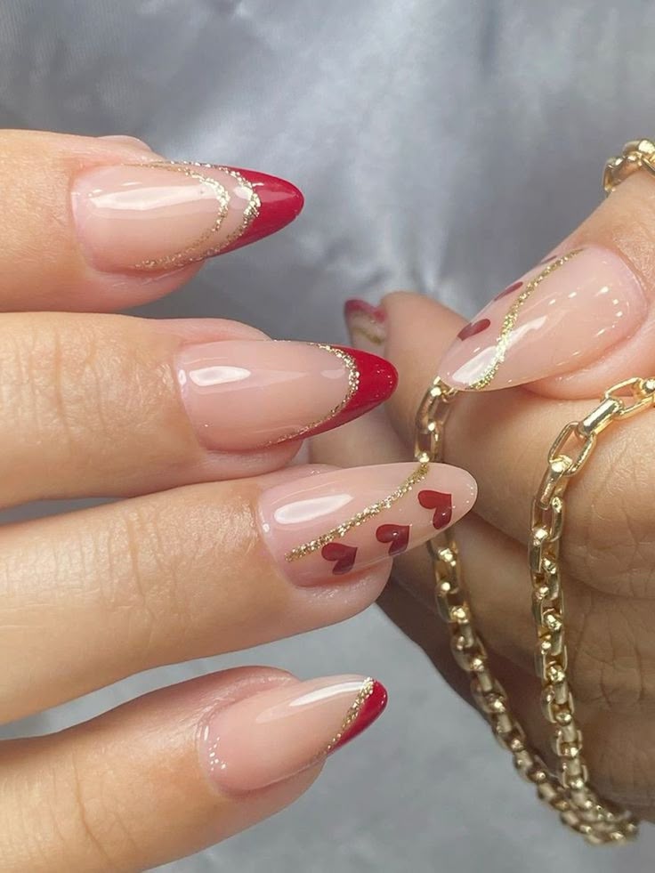 unha vermelha com glitter dourado