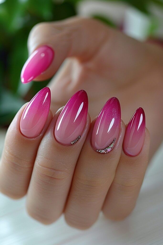 unhas encapsuladas com glitter delicado