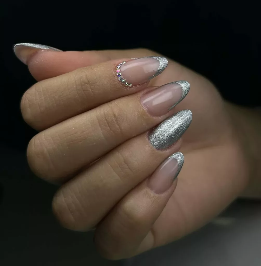 unhas com efeito perolado