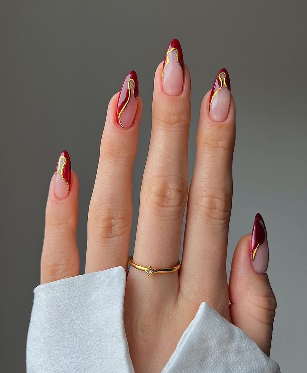 nail art francesinha vermelha