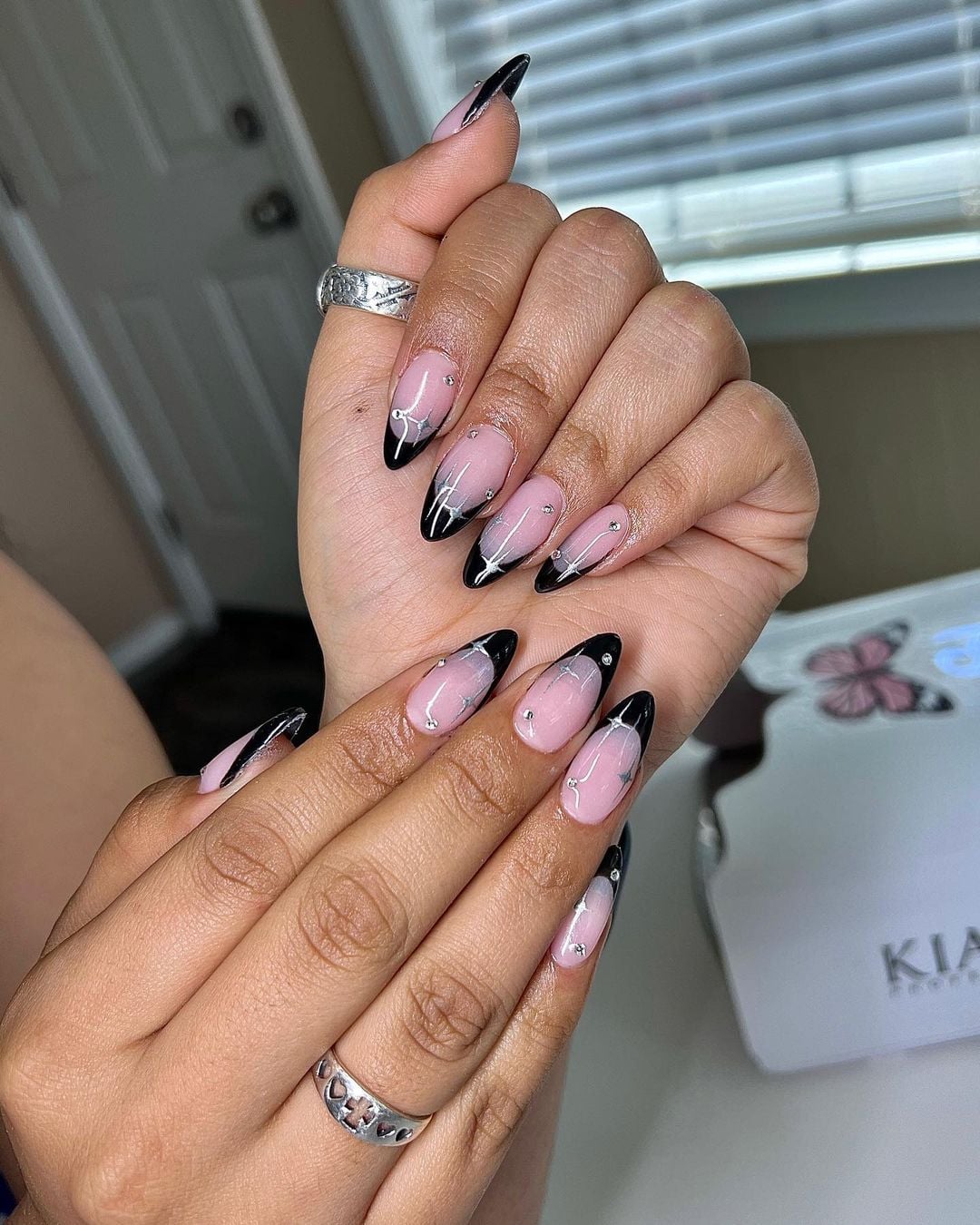 esmalte preto com glitter