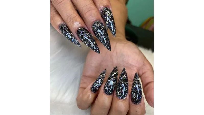 unhas decoradas pretas com glitter 2026