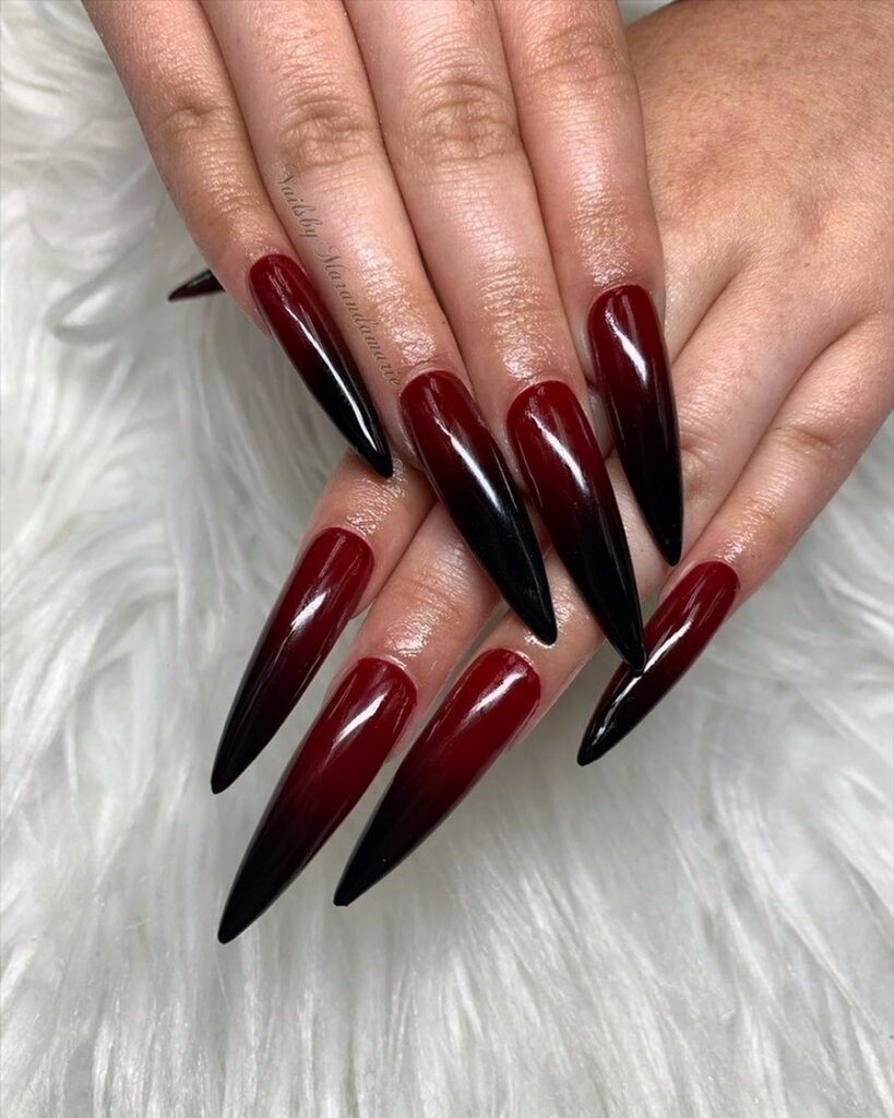 unha stiletto vermelha longa decorada