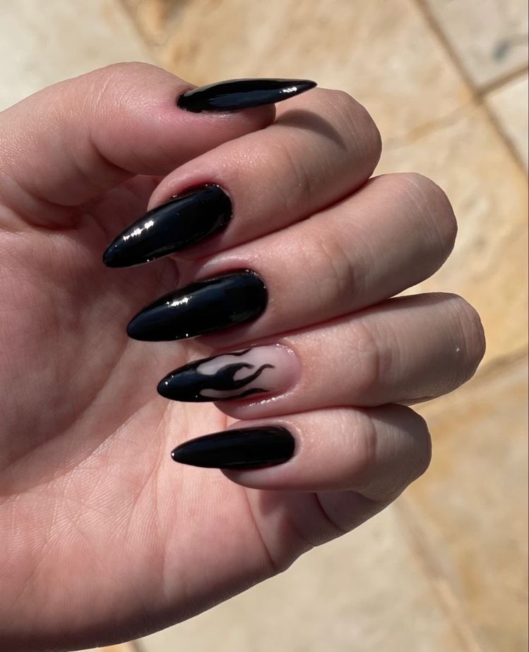 unha de gel preta elegante
