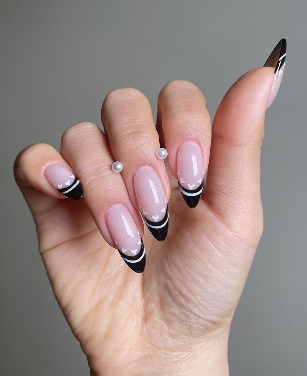 unha de gel preta decorada simples