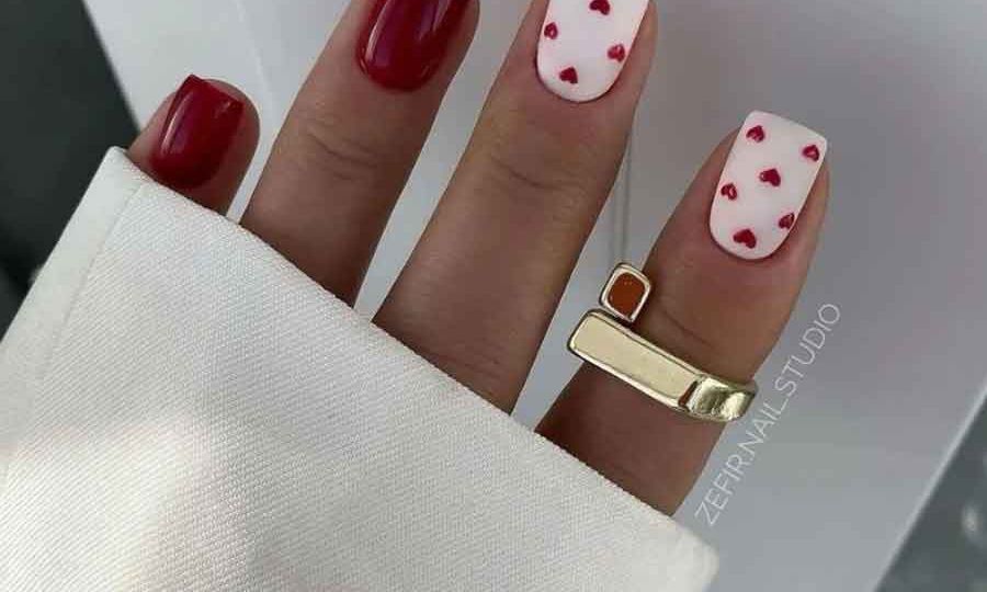 unha em gel vermelha curta decorada