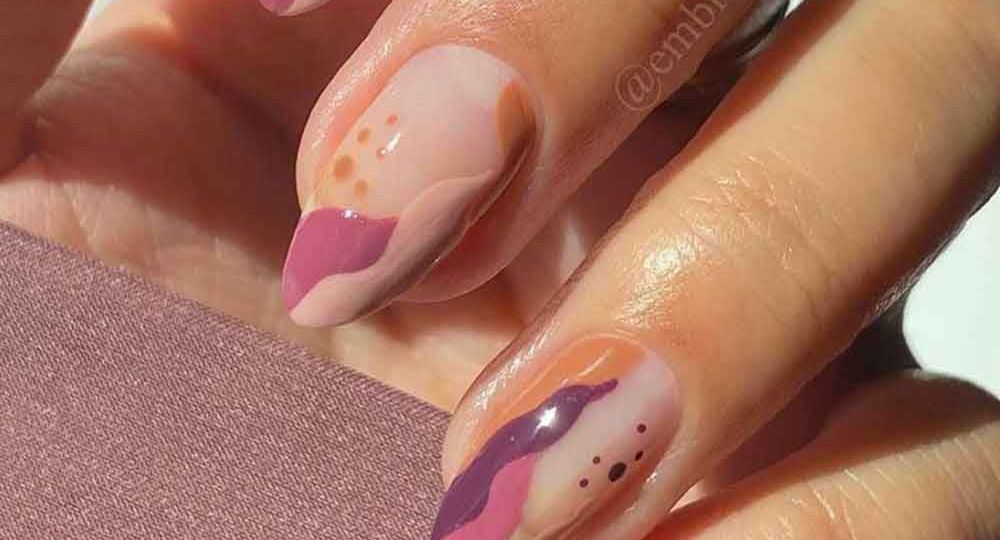 unha almond rosa vibrante