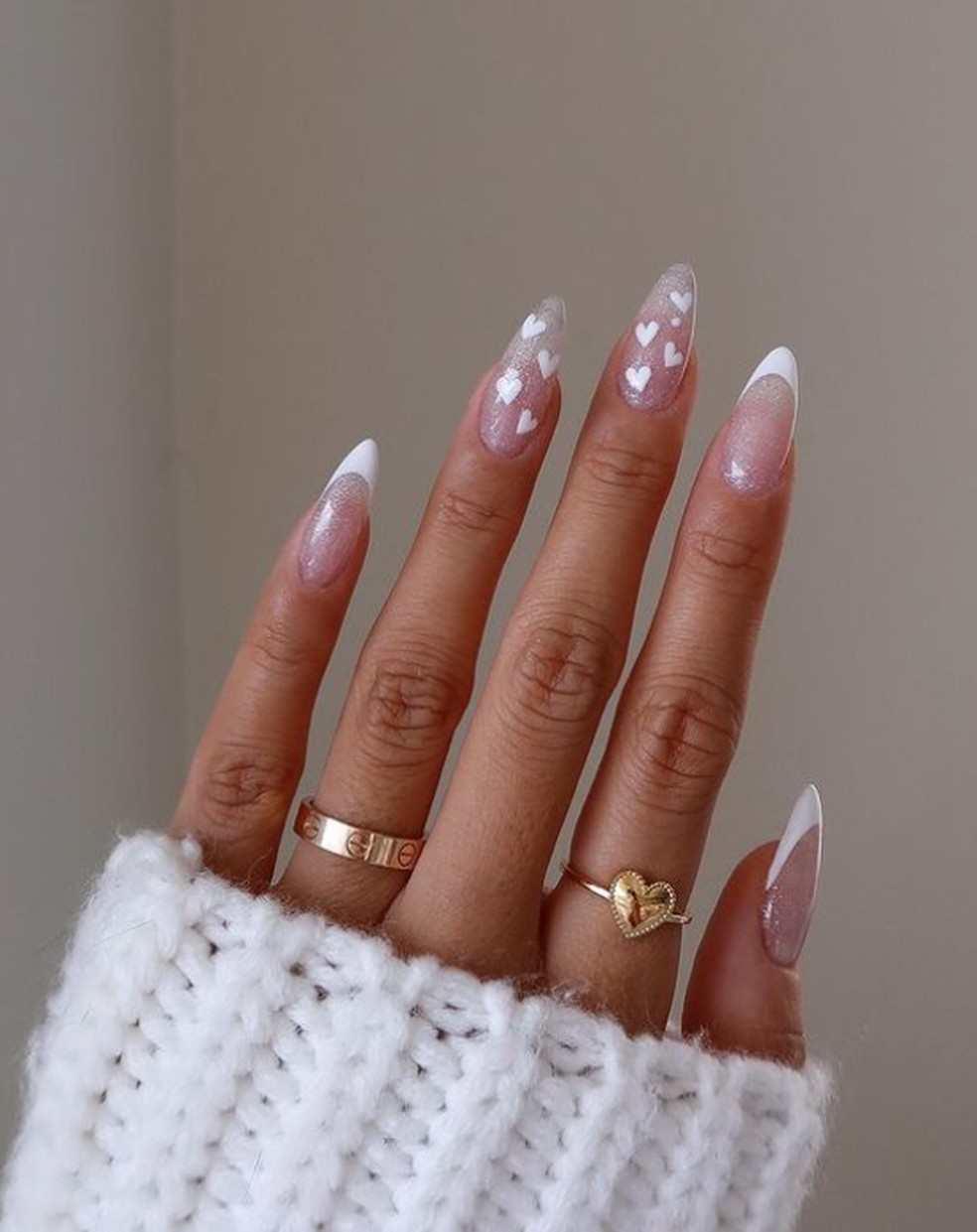 francesinha branca unhas amendoadas