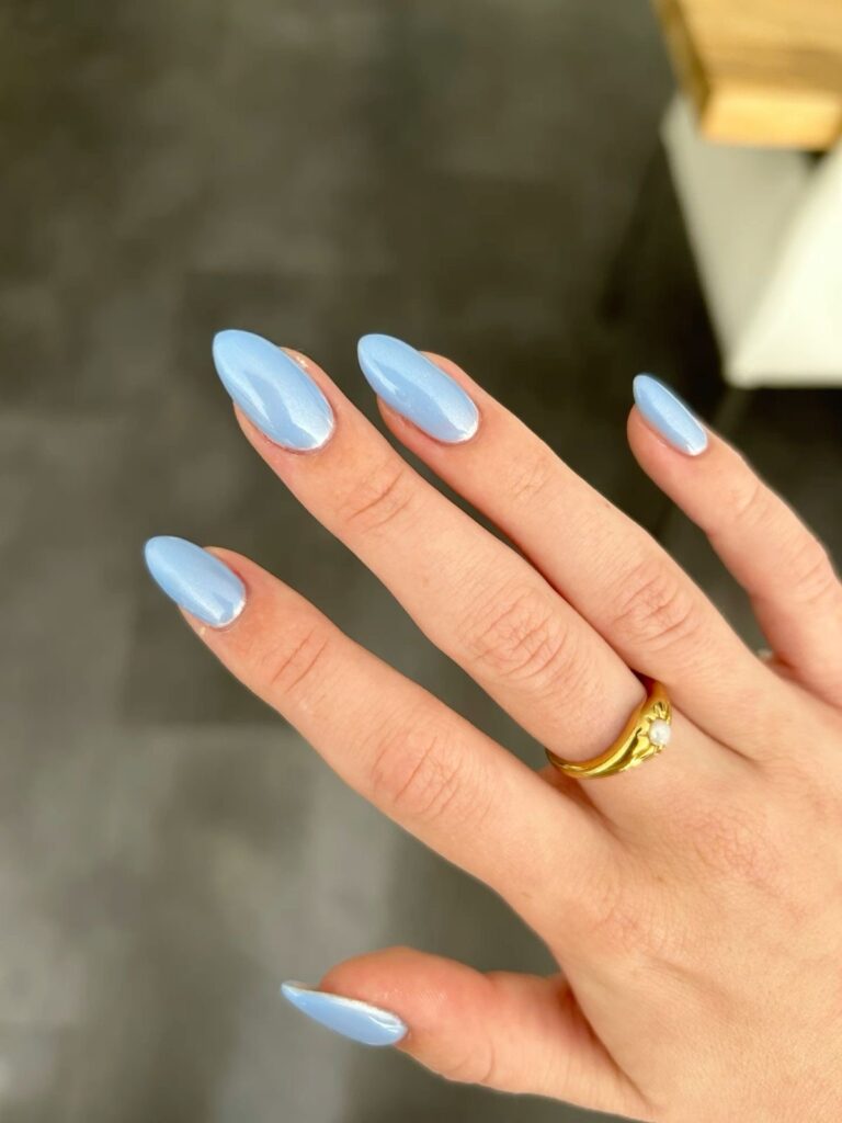 esmalte azul bebê decorado