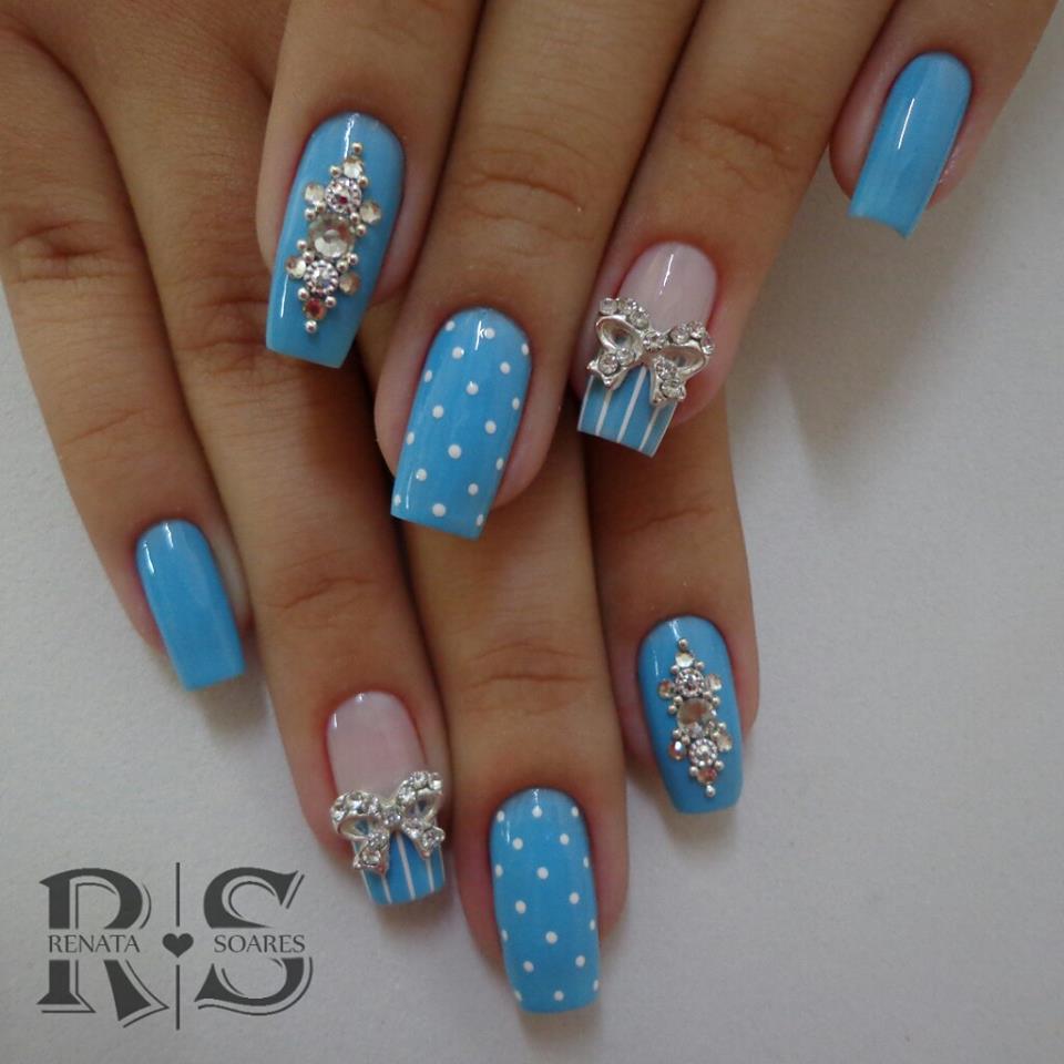 nail art azul bebê
