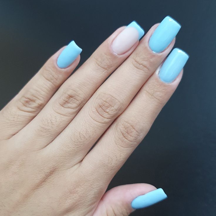 unha azul bebê decorada simples