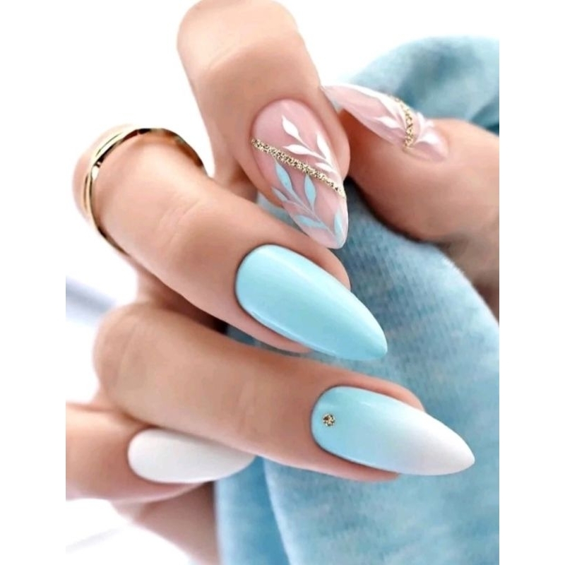 unha azul bebê decorada delicada