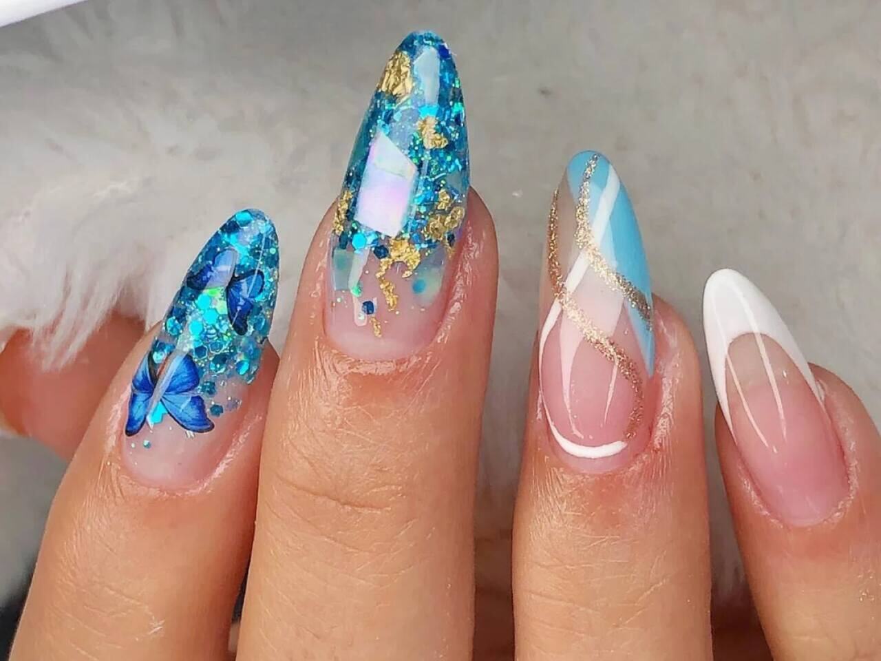 nail art delicada azul