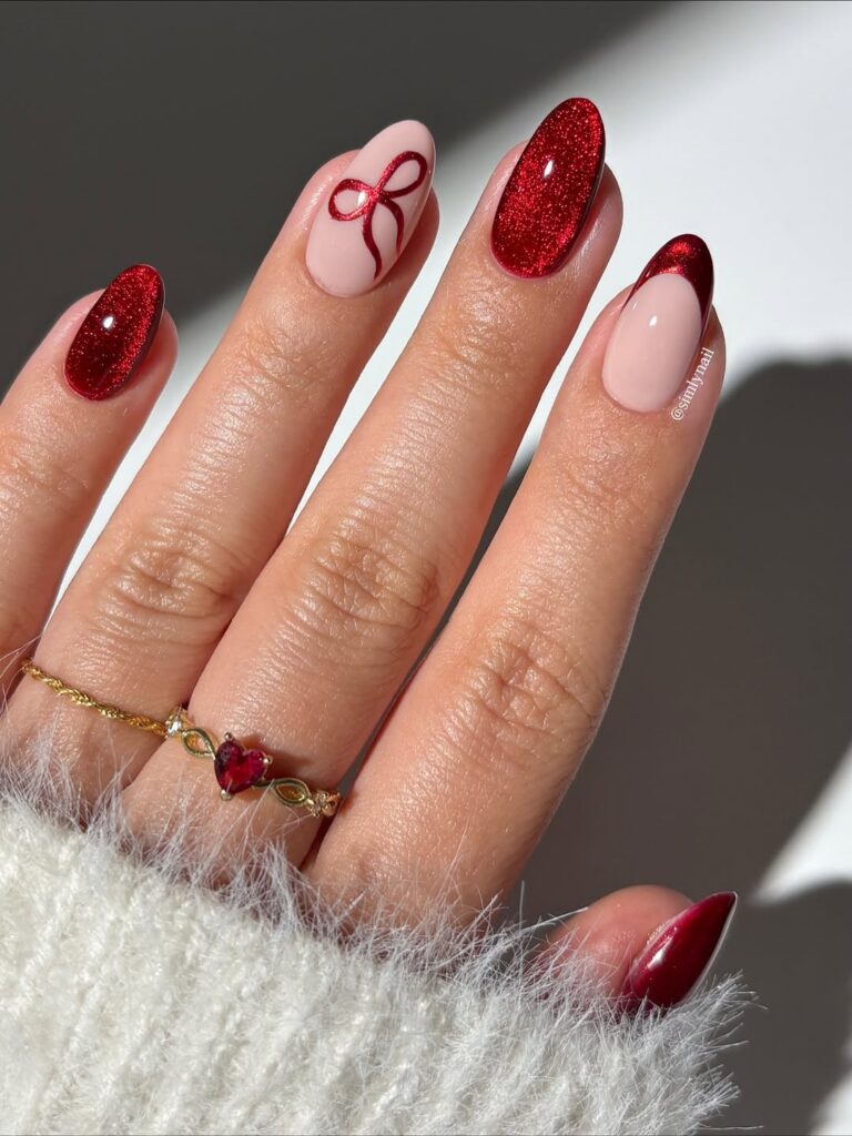 unhas de gel vermelhas e douradas natal