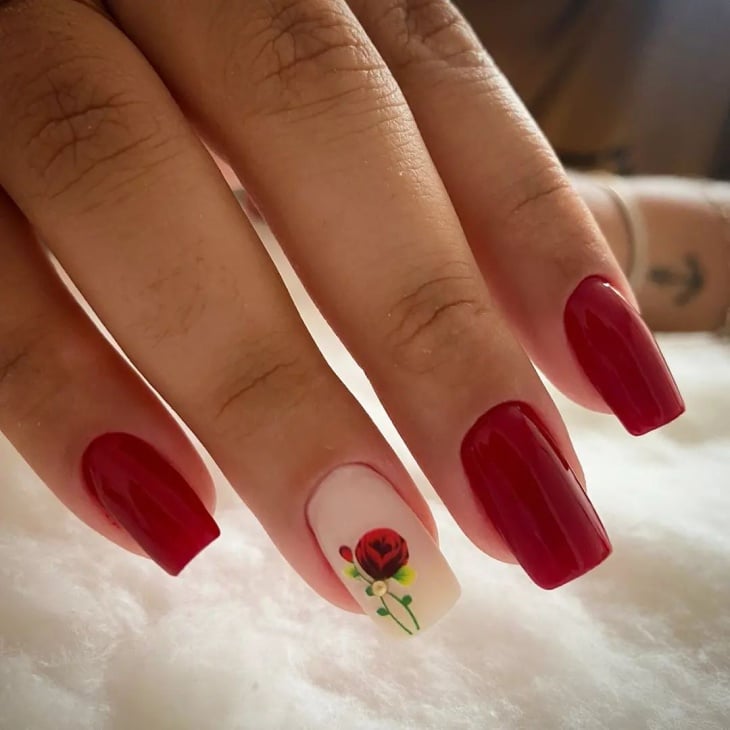 unha de gel com glitter vermelho